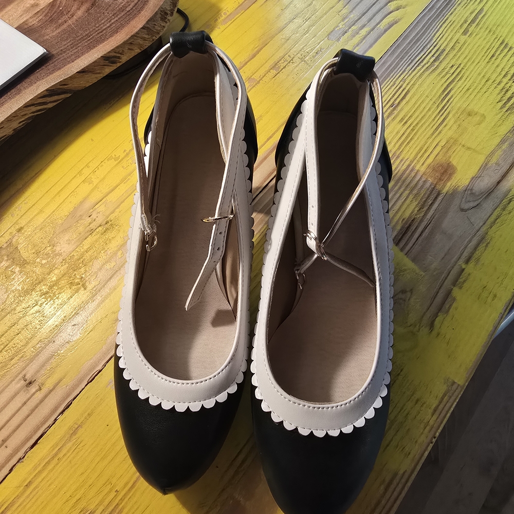 Chic Black and White Scalloped Heels